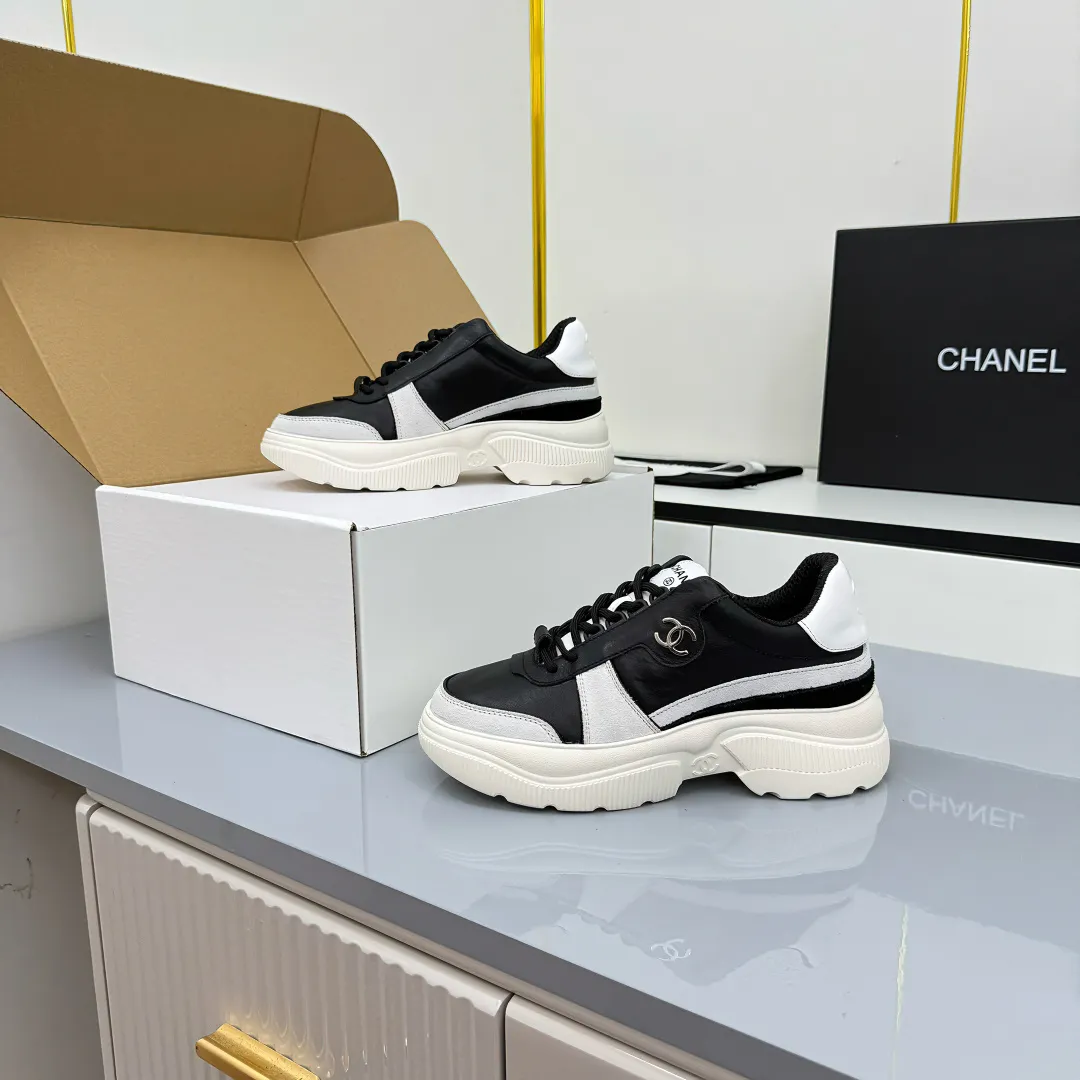 👟👟Ex-factory price 620👟👟 Chanel bread shoes ~ original calfskin panda shoes Chanel 25C latest hot style panda black and white sports shoes casual sneakers Xiaoxiang hot item classic black and white panda color coco girls must pay Fabric: original custom mixed sheepskin lining: original imported breathable mesh lining outsole: Original molded rubber + TPU combination Size: Women's 35-41